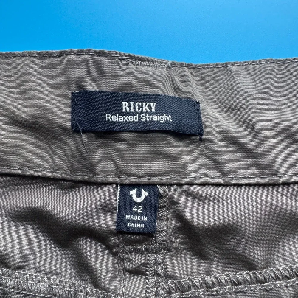 True Religion Ricky Relaxed Straight Shorts Mens 42 Olive Green Cargo Pockets